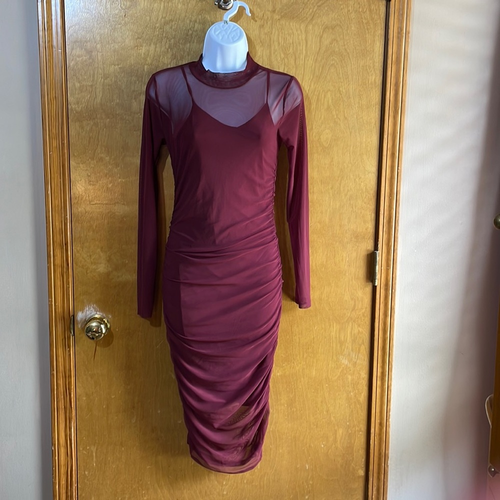 Woman’s maroon  lined ruched midi dress.